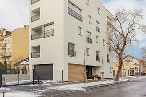 Bright Two Bedroom Apartment by Renters