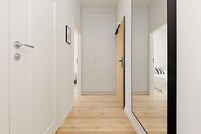 Bright Two Bedroom Apartment by Renters