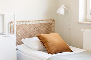 Bright Two Bedroom Apartment by Renters