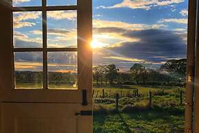 1 Bed Glamping Hut - Firepit, Fireplace, Views