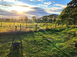 1 Bed Glamping Hut - Firepit, Fireplace, Views