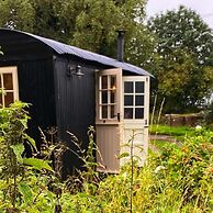 1 Bed Glamping Hut - Firepit, Fireplace, Views