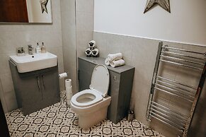 Brecon Beacons Luxury 7-bed House With Hottub