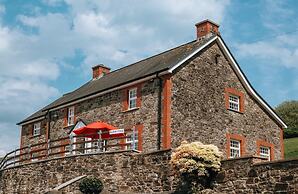 Brecon Beacons Luxury 7-bed House With Hottub