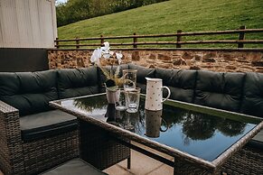 Brecon Beacons Luxury 7-bed House With Hottub