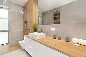 Port Marine With Sea View by Renters