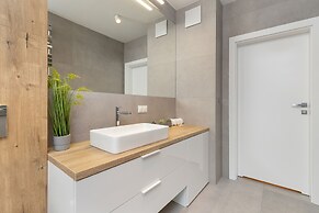 Port Marine With Sea View by Renters