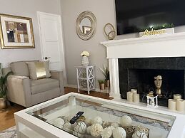 Stunning Home With Large Yard in Los Angeles