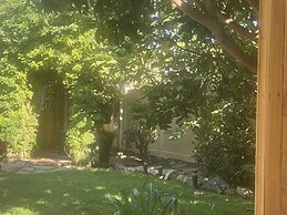 Stunning Home With Large Yard in Los Angeles