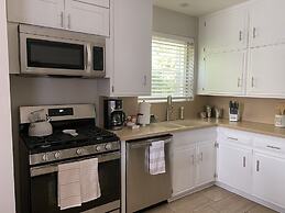 Stunning Home With Large Yard in Los Angeles