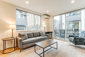 Modern Seattle Townhome: Walk to Light Rail!