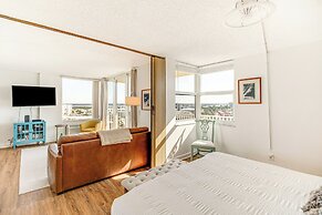 Fort Myers Beach Studio w/ Balcony & Views!