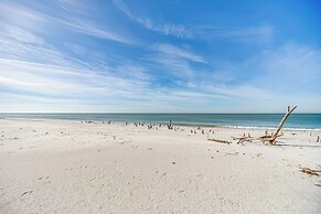 Fort Myers Beach Studio w/ Balcony & Views!