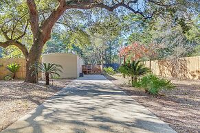 Gulf Breeze Home w/ Deck: Walk to Public Boat Ramp