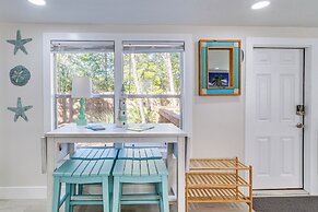 Gulf Breeze Home w/ Deck: Walk to Public Boat Ramp