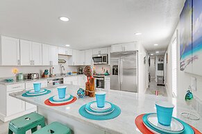 Gulf Breeze Home w/ Deck: Walk to Public Boat Ramp