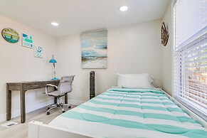 Gulf Breeze Home w/ Deck: Walk to Public Boat Ramp