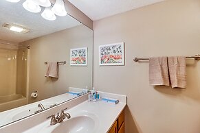 Cozy Condo w/ Patio: 1 Mi to Wintergreen Resort!