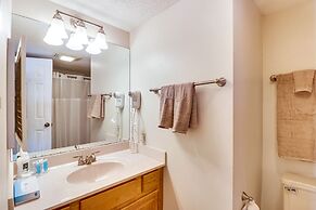 Cozy Condo w/ Patio: 1 Mi to Wintergreen Resort!