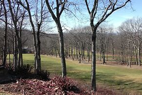 Cozy Condo w/ Patio: 1 Mi to Wintergreen Resort!