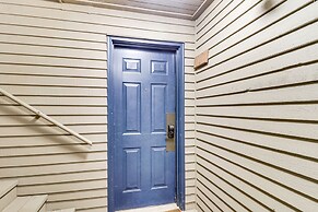 Cozy Condo w/ Patio: 1 Mi to Wintergreen Resort!