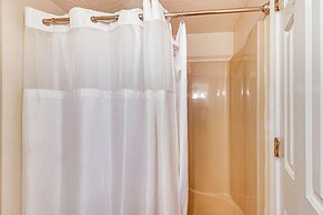 Cozy Condo w/ Patio: 1 Mi to Wintergreen Resort!