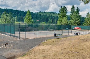 Meadow Creek Golf Resort Condo: Skiing & Lake Life