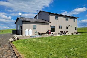 Laptop-friendly Grangeville Getaway w/ Fire Pit!