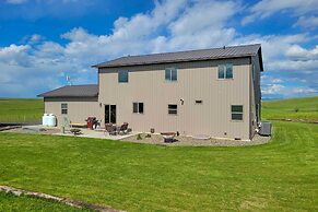 Laptop-friendly Grangeville Getaway w/ Fire Pit!