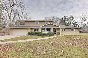 Convenient Racine Home: 4 Mi to Lake Michigan!