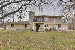 Convenient Racine Home: 4 Mi to Lake Michigan!