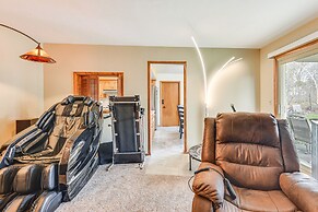 Convenient Racine Home: 4 Mi to Lake Michigan!
