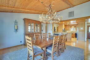 Big Bear Lake Cabin w/ Hot Tub & Gas Fire Pit!