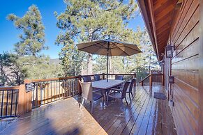 Big Bear Lake Cabin w/ Hot Tub & Gas Fire Pit!