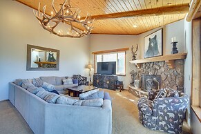 Big Bear Lake Cabin w/ Hot Tub & Gas Fire Pit!