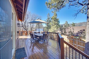Big Bear Lake Cabin w/ Hot Tub & Gas Fire Pit!
