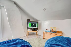 Charming Pottstown Apartment - Walk to Town!