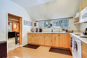 Solitude Mountain Cabin: Creek-side View & Hot Tub