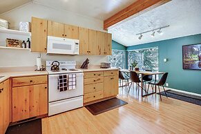 Solitude Mountain Cabin: Creek-side View & Hot Tub