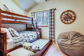 Solitude Mountain Cabin: Creek-side View & Hot Tub