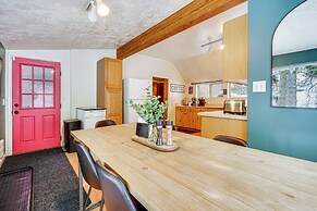 Solitude Mountain Cabin: Creek-side View & Hot Tub