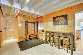 Solitude Mountain Cabin: Creek-side View & Hot Tub