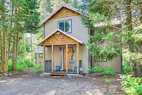 Solitude Mountain Cabin: Creek-side View & Hot Tub