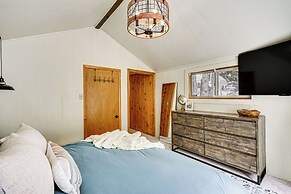 Solitude Mountain Cabin: Creek-side View & Hot Tub