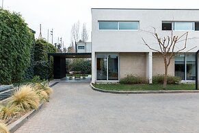 Moderna Casa con Estilo en Chacras