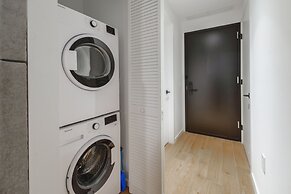 Studio with Panoramic City and Bay Views