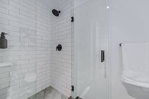 Studio with Panoramic City and Bay Views