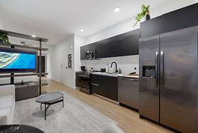 Studio with Panoramic City and Bay Views