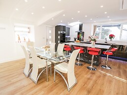 The Cottage at Cromlech Manor Farm