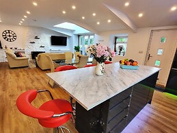 The Cottage at Cromlech Manor Farm